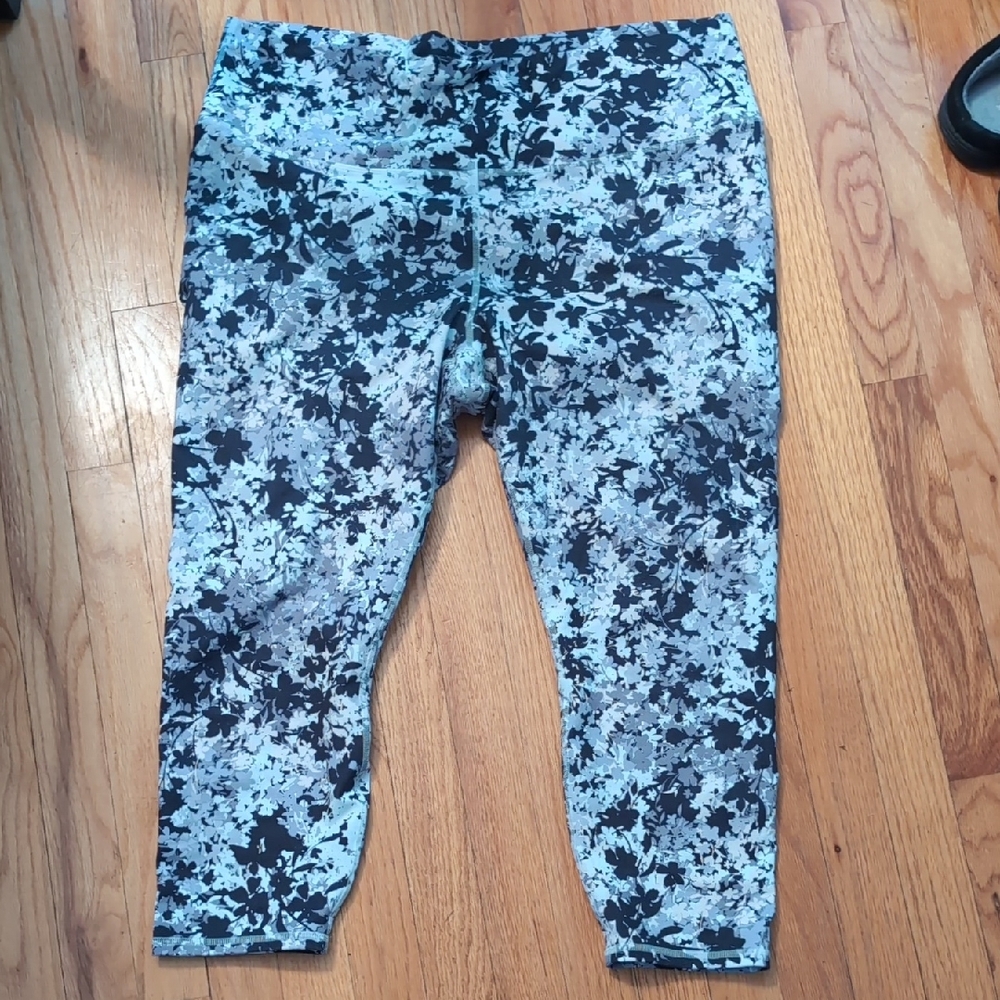 Fabletics Capri Powerhold Floral Leggings 2x
